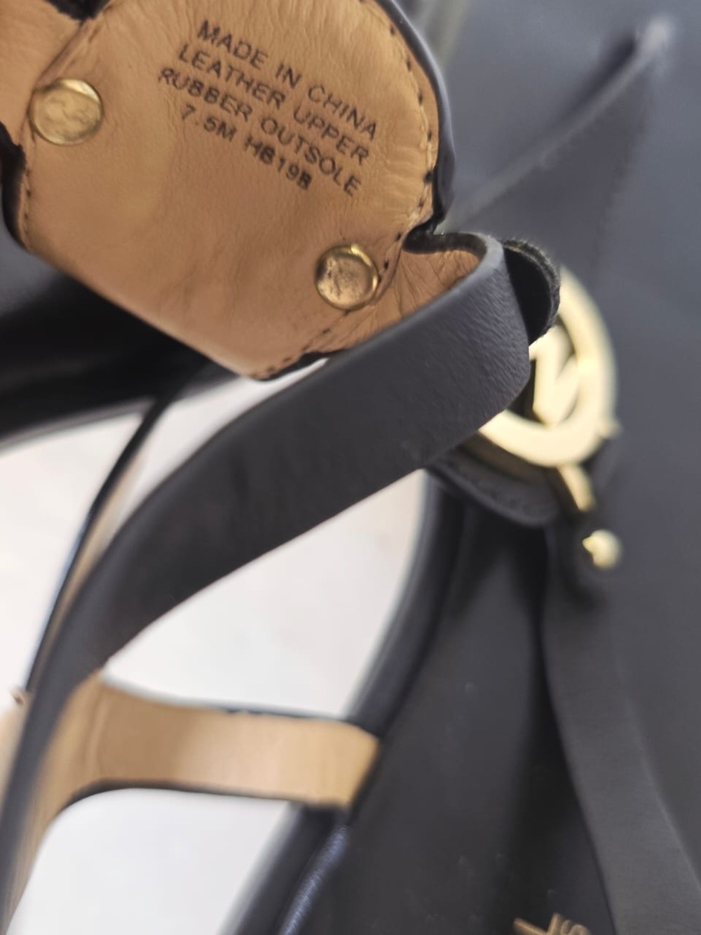 Micheal Kors Women Black sandals with Gold Accents US Size 7.5 - Picture 4 of 7